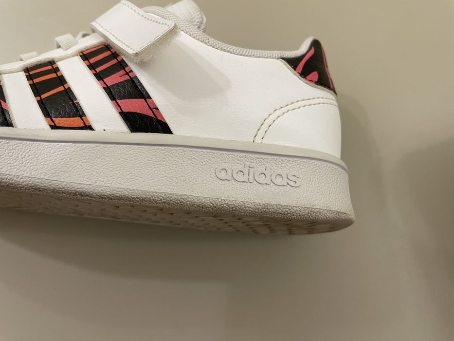 Кросівки фірмові adidas  35 розмір