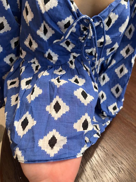 Жіноча блузка красива