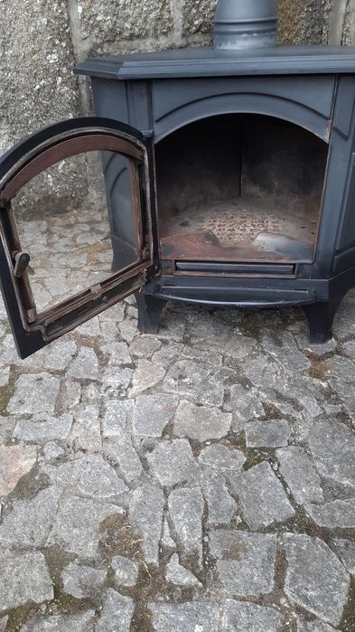 Salamandra a lenha, em excelente estado.