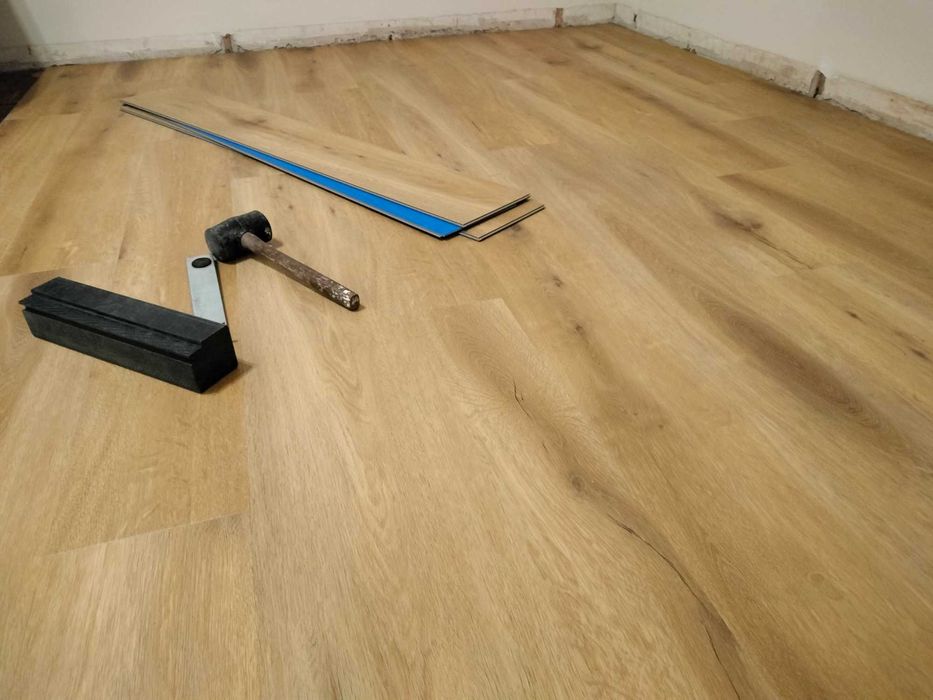 Pavimento  Soalho Flutuante  em Vinil  (muito resistente à agua)