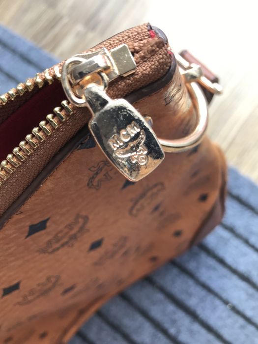 Elegancka torebka MCM na ramie cudo