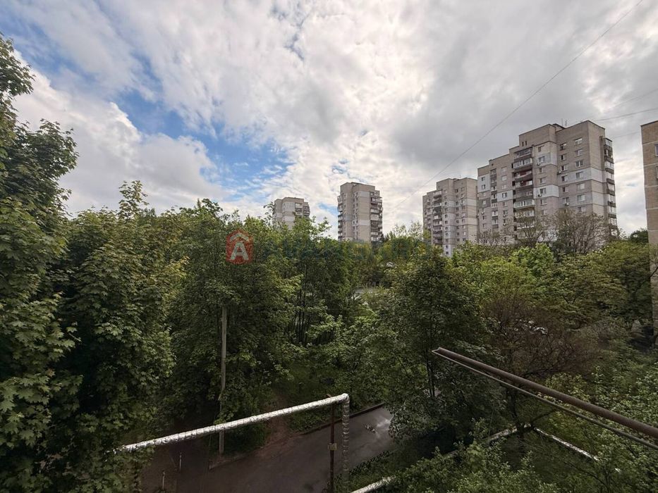Продам 3 х.комнатную Тополь 3