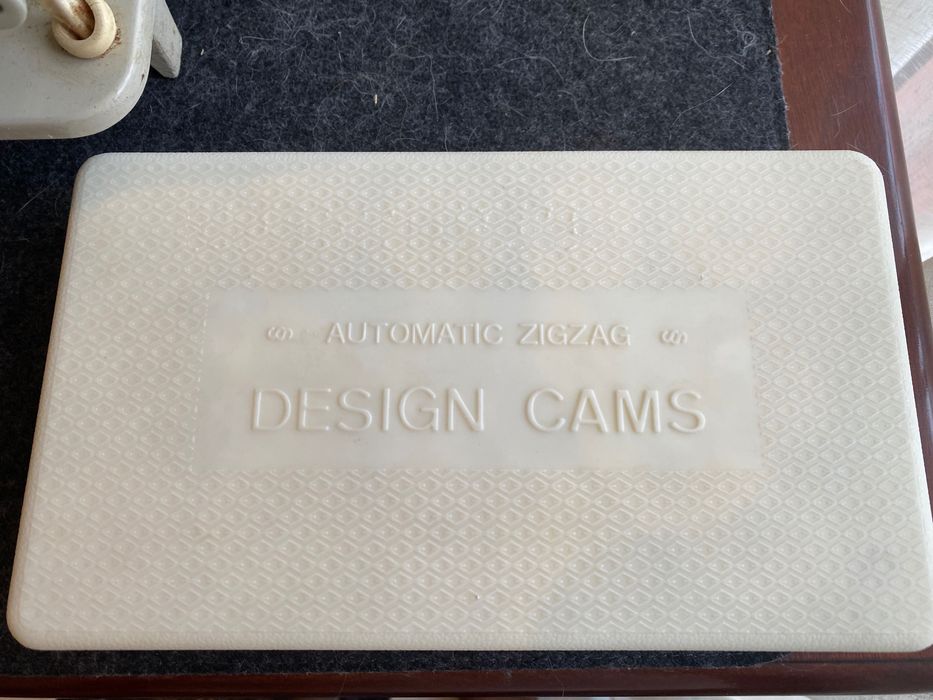 Máquina de costura Oliva portátil