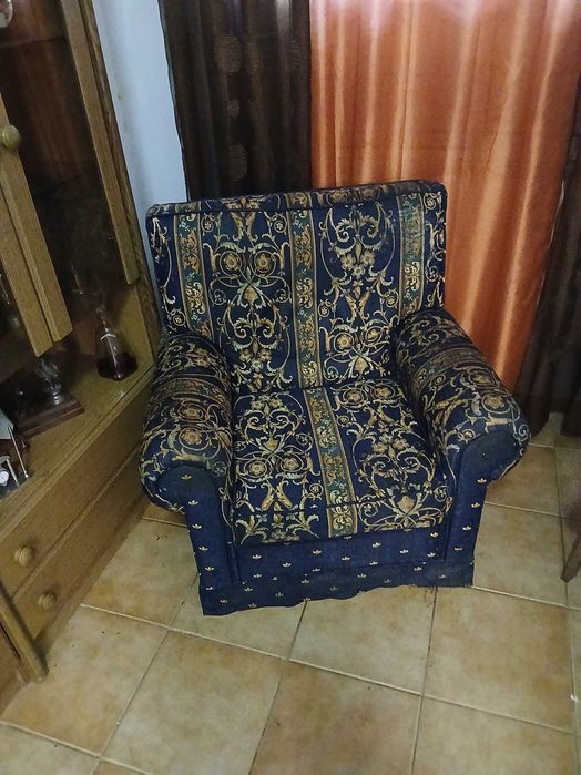 moveis e sofas e  candieiros