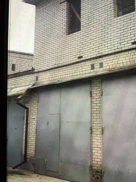 Гаражний бокс під СТО