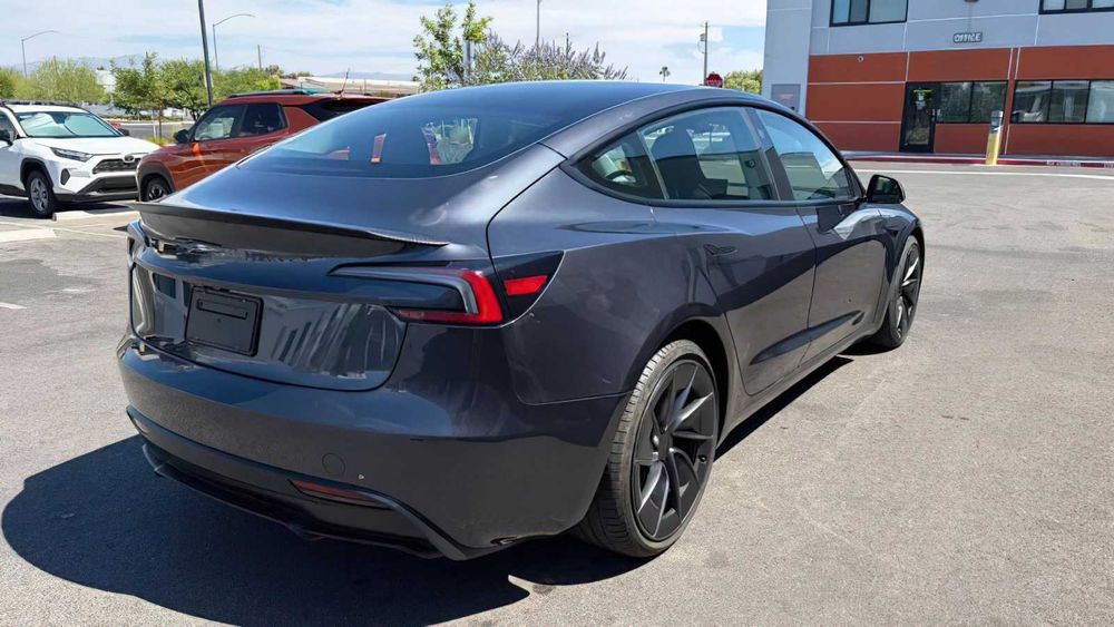 Tesla Model 3      2024
