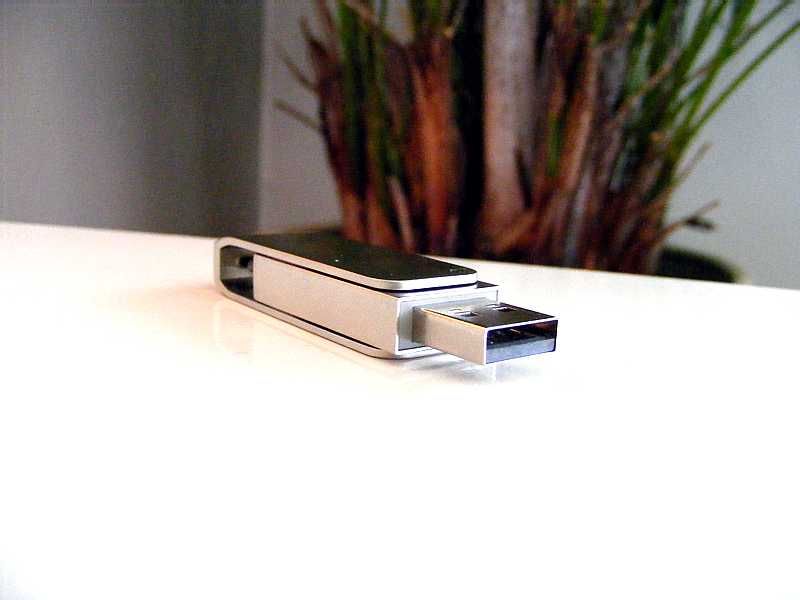 Nowy Pendrive Metal Silver 2TB 2000 GB (srebrny, złącze USB i USB-C)