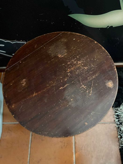 Mesa de apoio redonda em madeira maciça