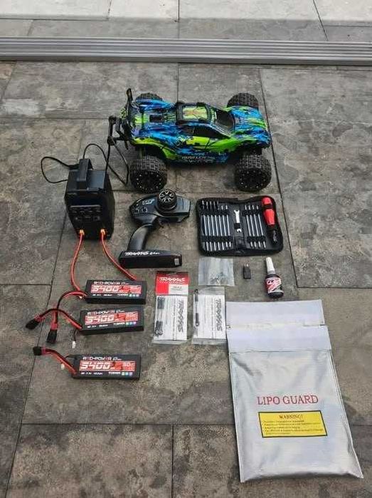 Traxxas Rustler 4x4 VXL auto zdalnie sterowane RC duży zestaw SKYRC T200 LiPo