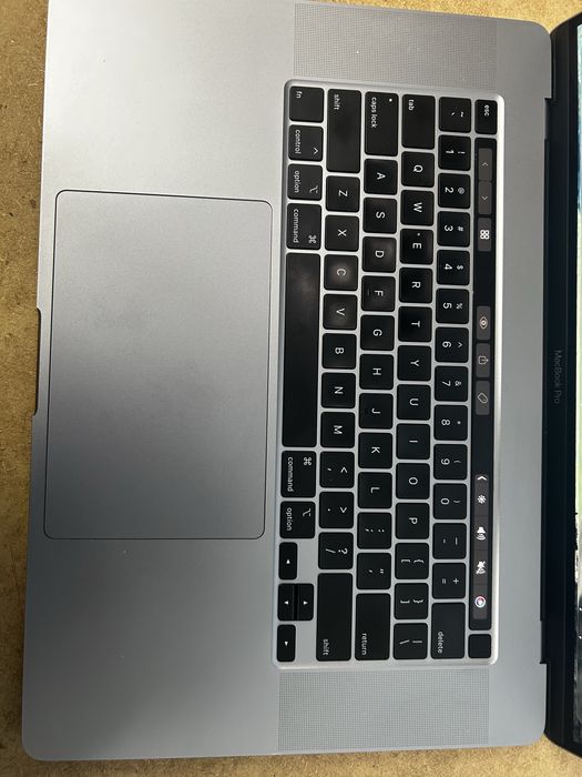 Apple MacBook Pro A2141  Core i9 16-retina | 16GB | 1000GB .2019.