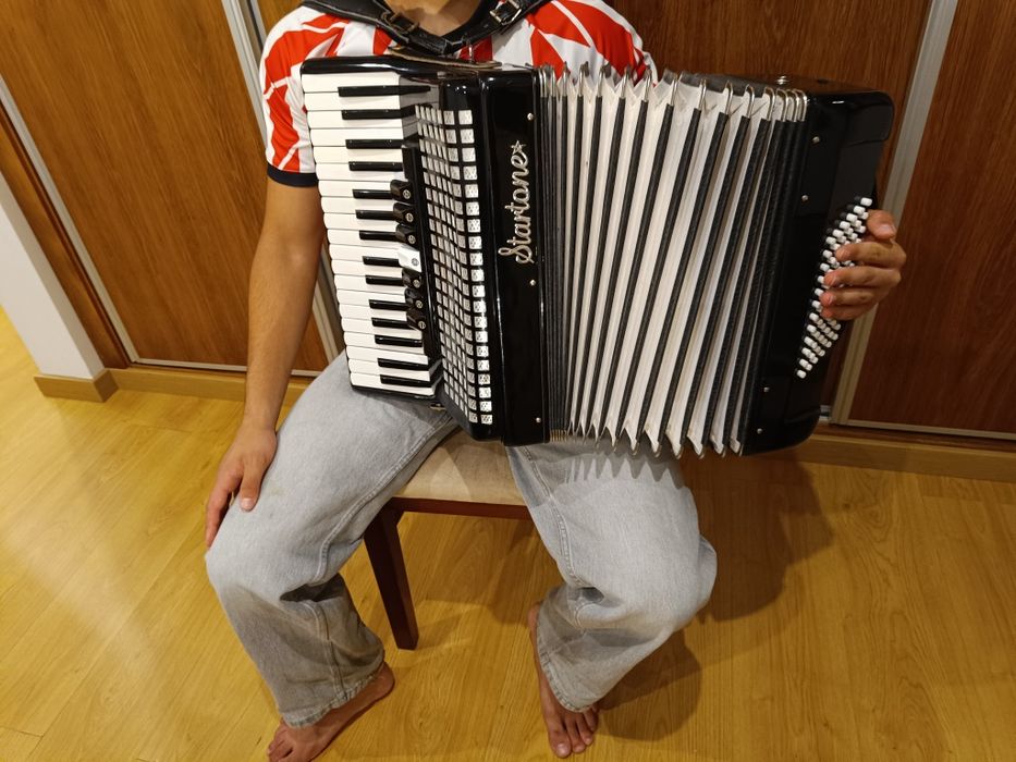 Acordeão 72 baixos  Startone Iniciante