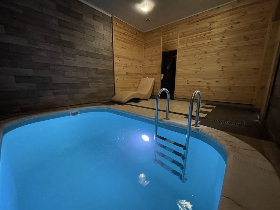 Продаж діючого бізнесу в Києві. Три сауни з басейнами