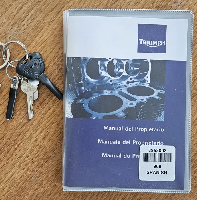 Triumph Bonneville T100 black + 2 capacetes BELL novos