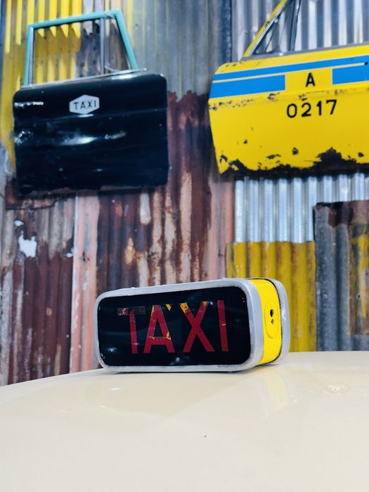 Vendo laterna de taxi madeirense muito antiga