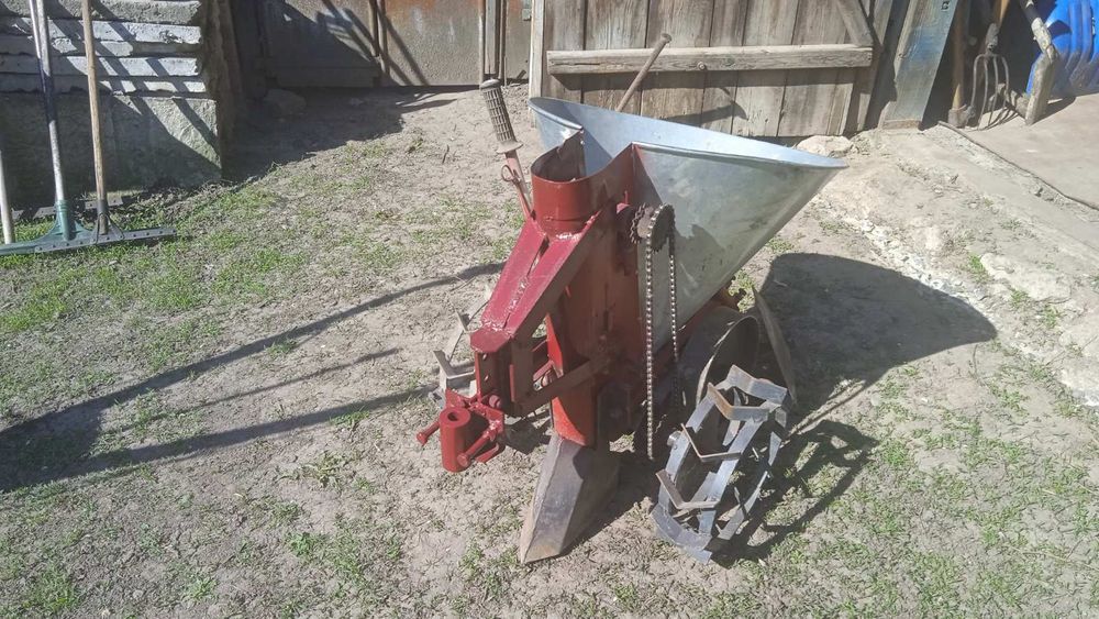 Саджалка до мотоблока