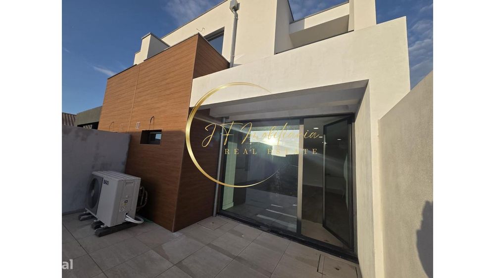 Moradia Geminada T4 em Aradas