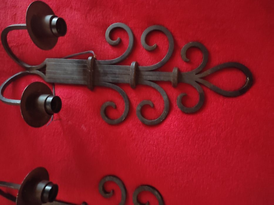 Candeeiros (apliques) de parede em ferro forjado (1 par ).