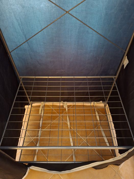 Guarda fatos desmontável