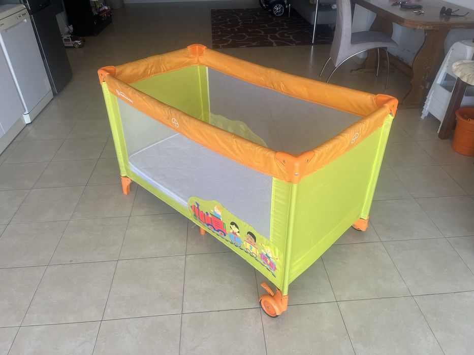 Cama de viagem inclui colchao