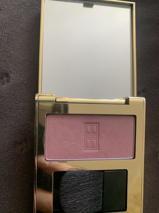 Elizabeth Arden румʼяна, тон 3