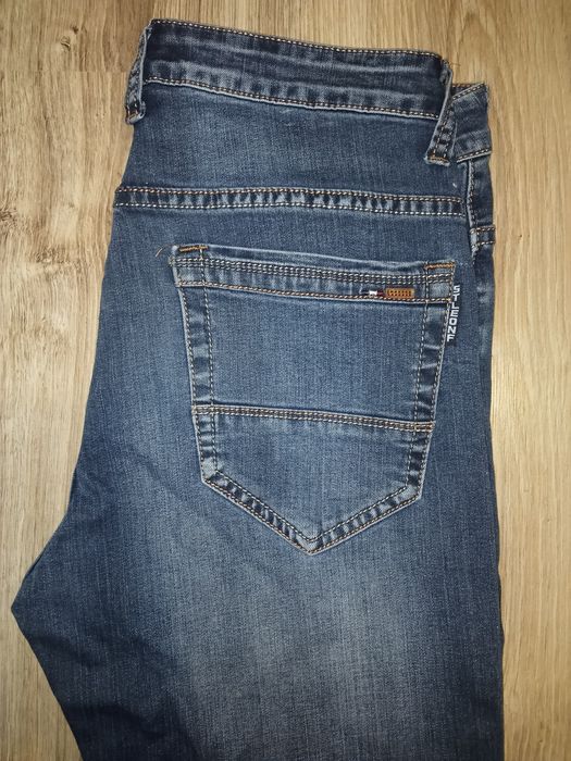 Spodnie jeansowe niebieskie młodzieżowe męskie rozmiar 32 M