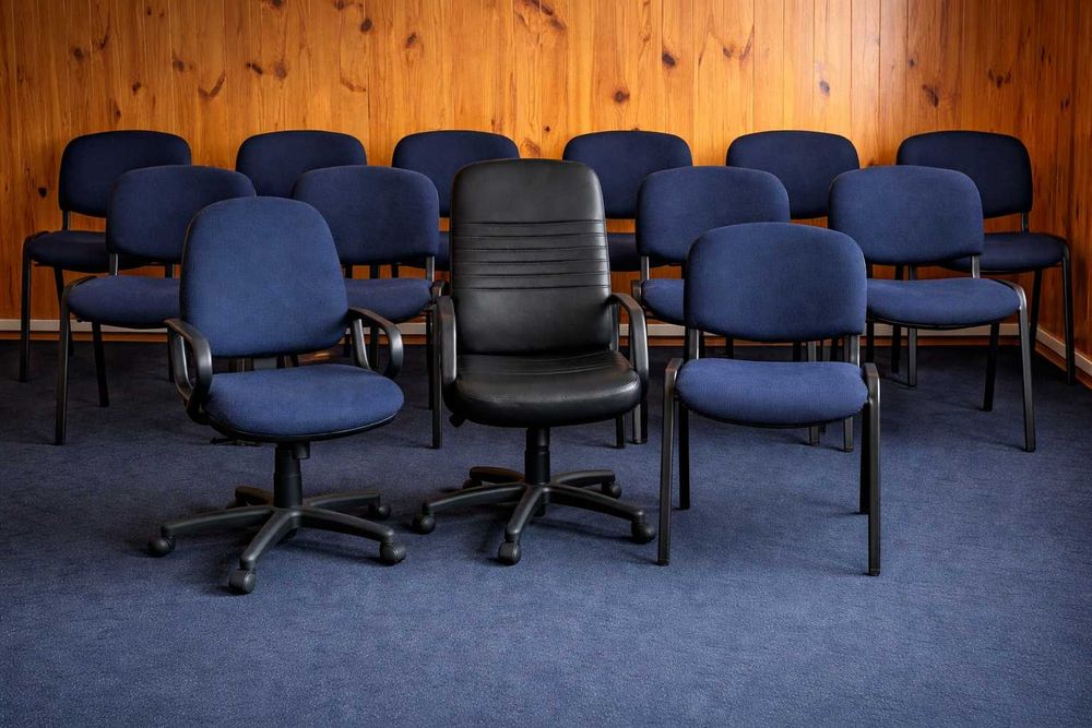 Стільці та крісла (13 шт) для офісу