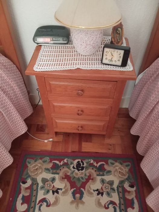 Mobília completa de quarto pinho cor mel para 2 pessoas