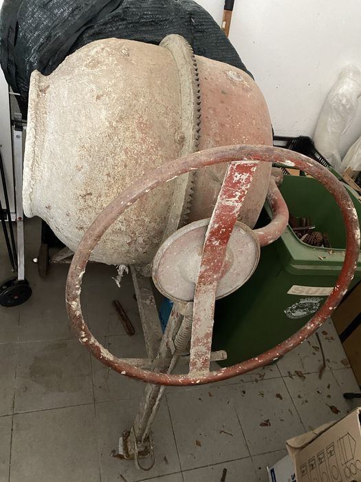 Betoneira Obras Usada