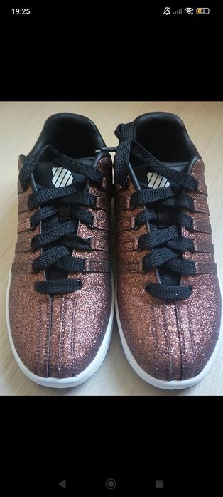 Oryginalne buty marki K-Swiss
Rozmiar EU 38
