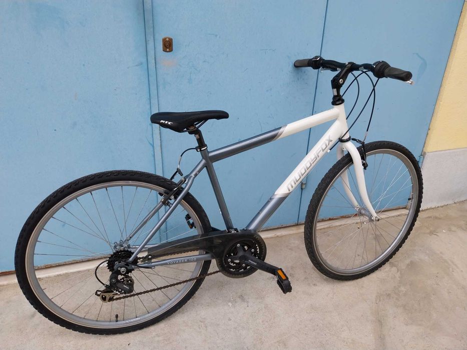 Bicicleta em aluminio roda 28 pouco uso pronta a pedalar