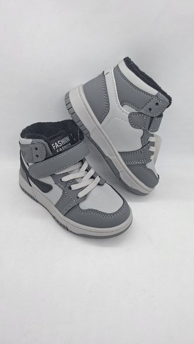 Весняні хайтопи на хлопчика р26-31 на флісі ботинки кросівки високі де