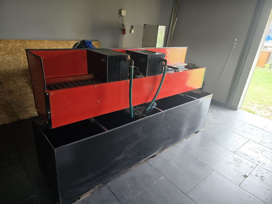 Piła do cegły z taśmociągiem