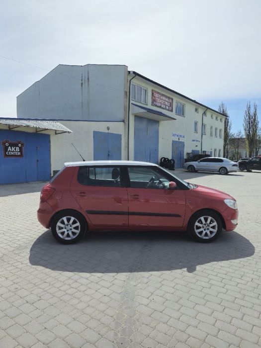 Оренда від 3 місяців авто Skoda Fabia 2010