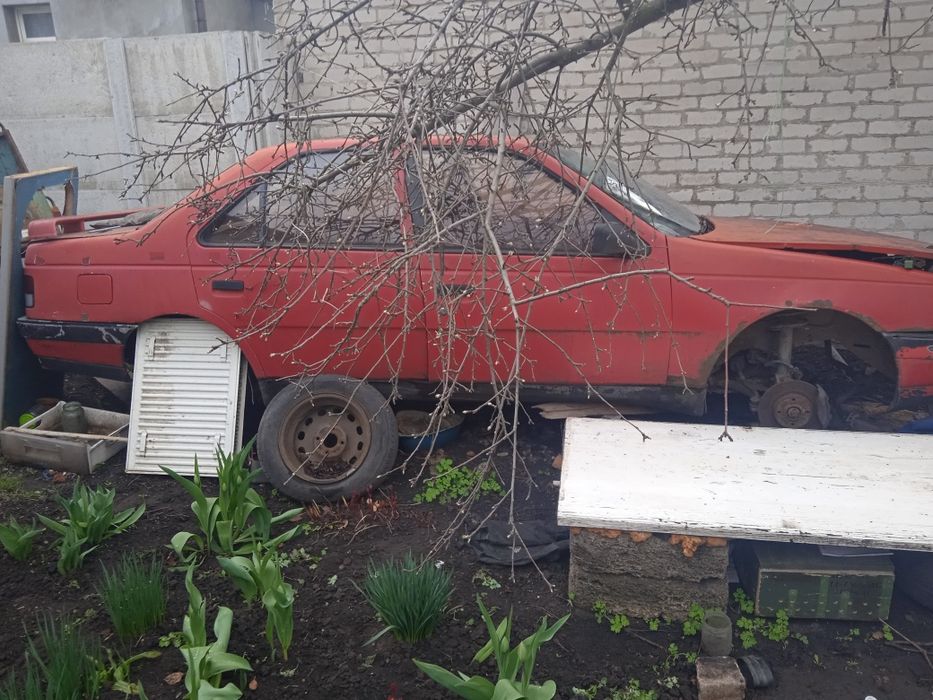 Продам запчасти кузовные запчасти Пежо 405
