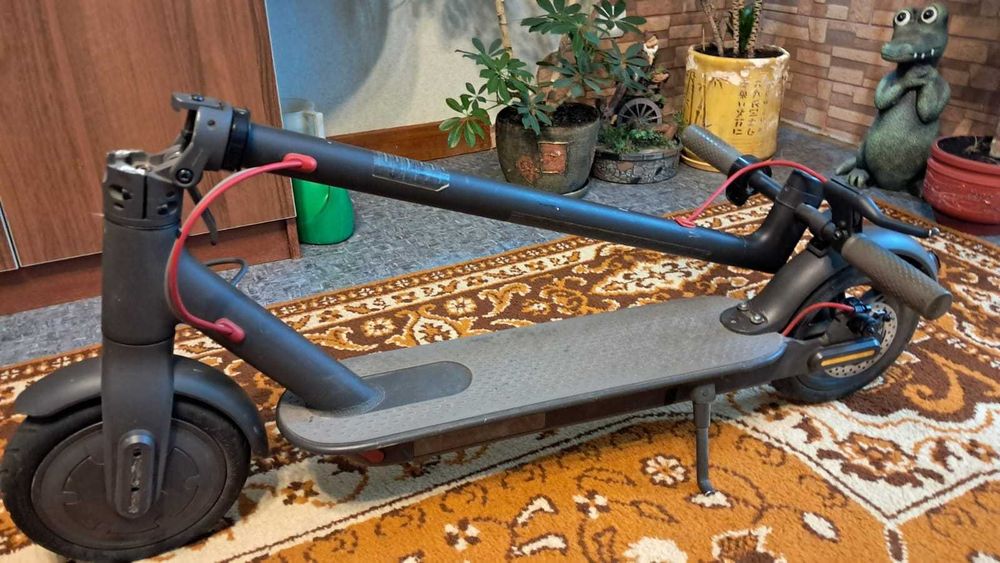Електросамокат Xiaomi Mi Electric Scooter M365