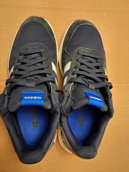кроссовки Adidas оригинал 43 размер стелька 27.5см