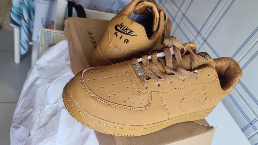 Nike af1 castanho
