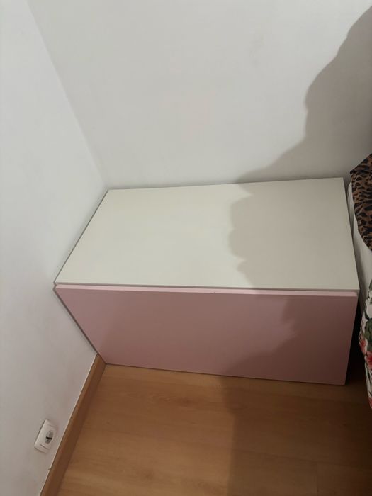 Cómoda ikea cor de rosa