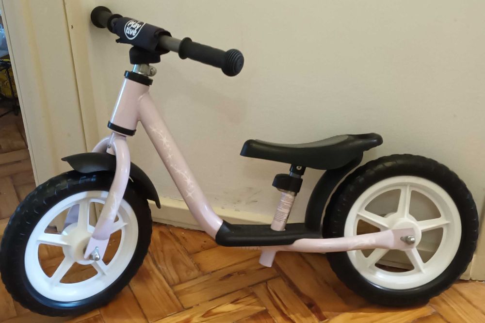 Bicicleta de equilíbrio rosa