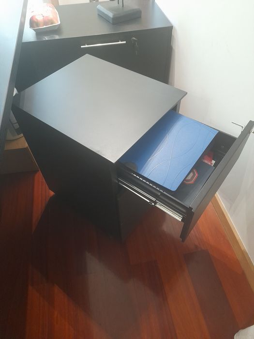 Exkente estado é uma peça versatil, mesa de Secretaria