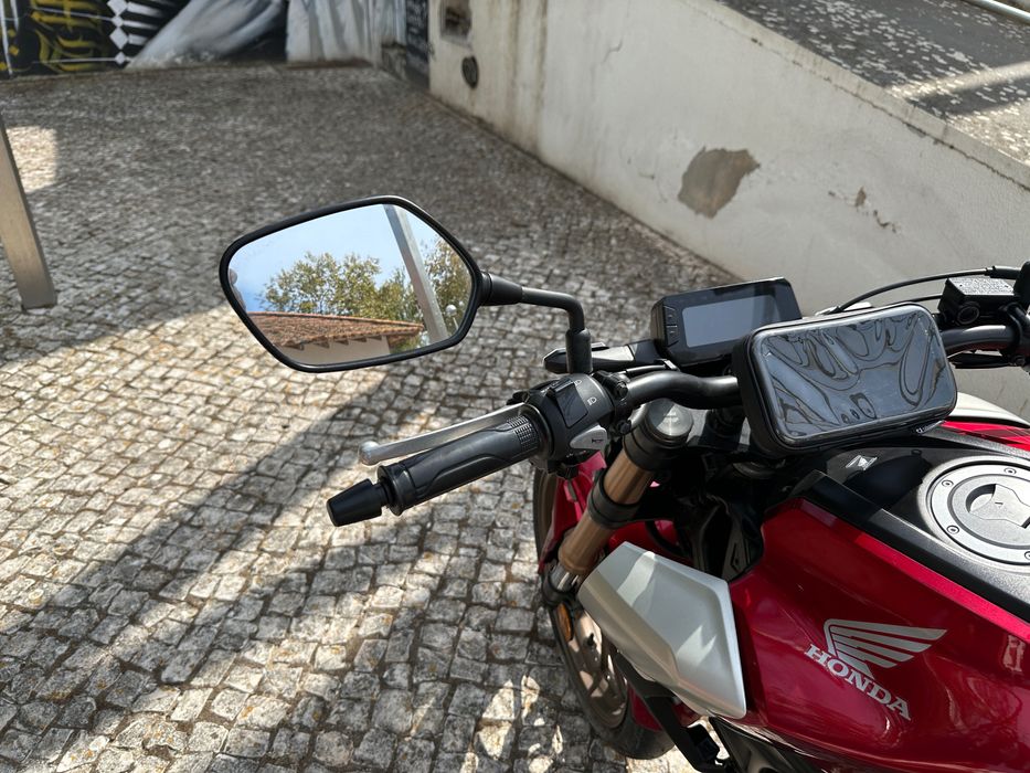 Mota Honda Cb125r vermelha 2023