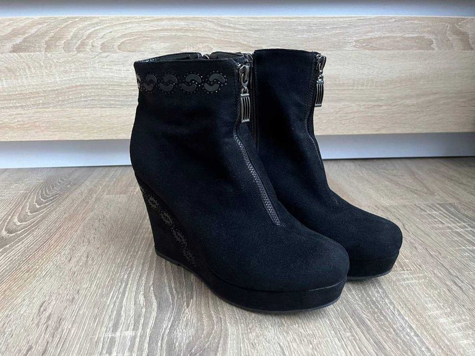 Демисезонные замшевые женские ботинки. Размер 39