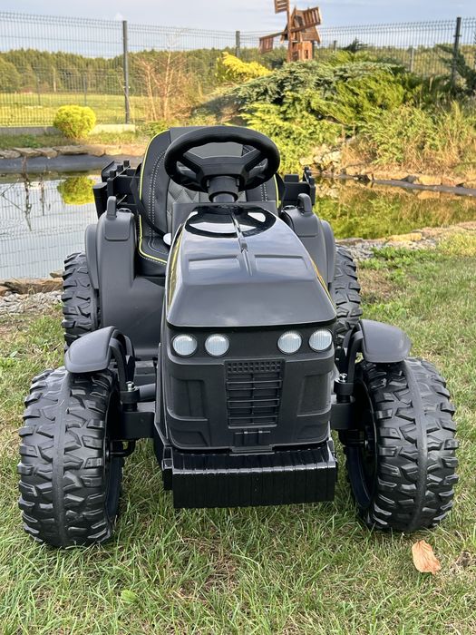 Duży Traktor na akumulator z Przyczepką Pilot 2x45Watt czarny