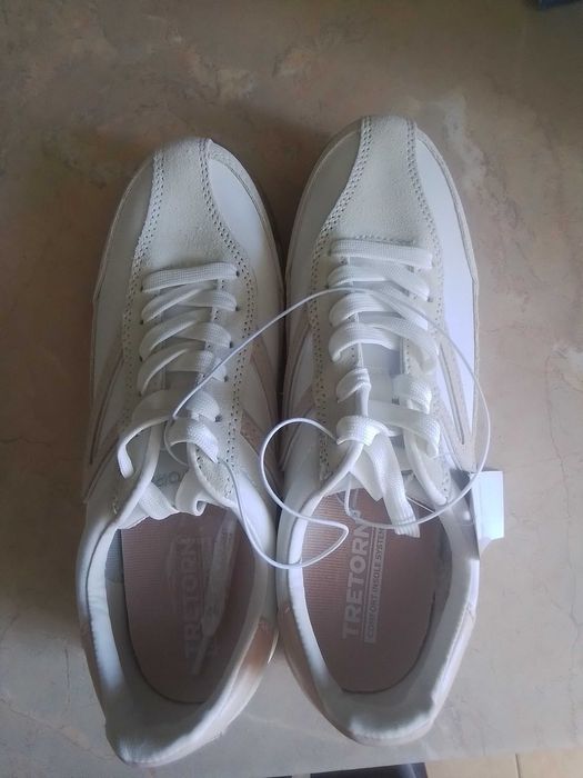 Buty szukają właściciela.