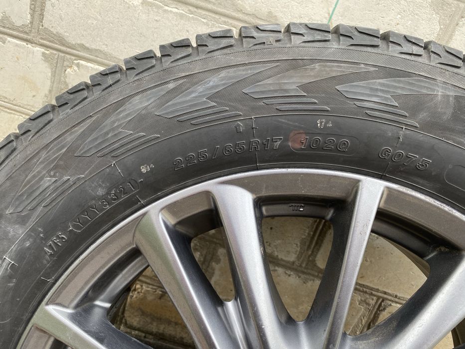 225/65 R17 Yokohama Ice Guard