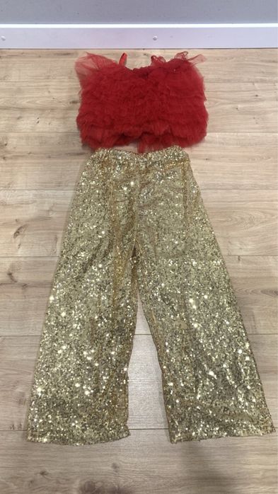 Яркий карнавальный костюм на девочку