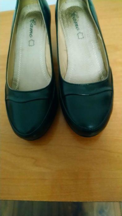 buty czarne r 37,5  na słupku