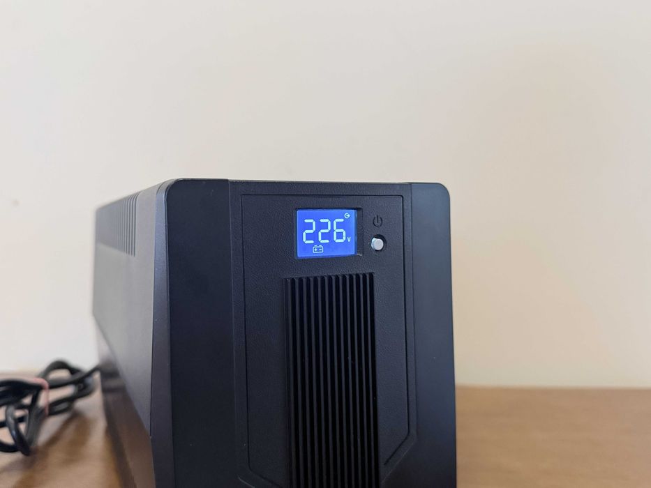 UPS FSP iFP 1000 LCD | 1000VA / 600W | Sprawny | Gniazda PL + IEC