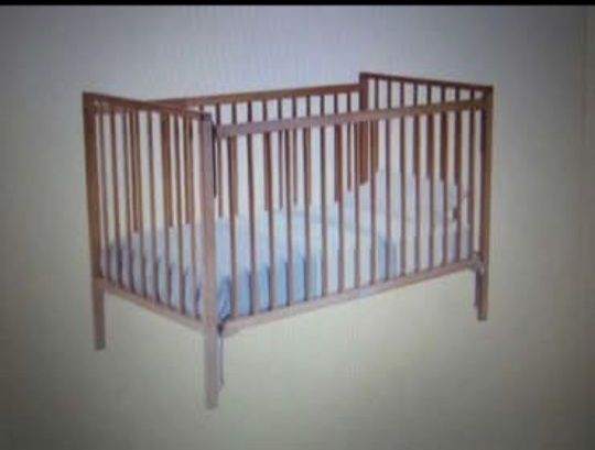 Wooden Crib Bed