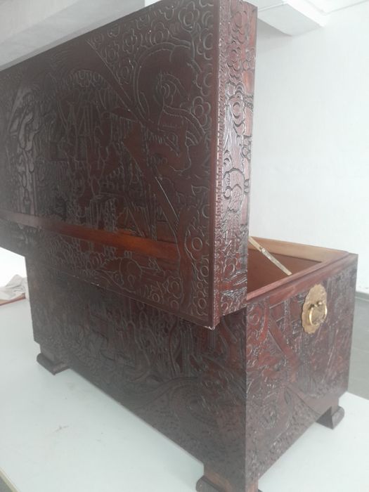 Arca/Bau de madeira trabalhada